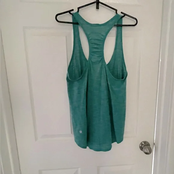 Lululemon tank size 8 - Picture 2 of 2